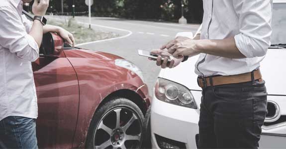 two_guys_in_a_auto_accident_575x300