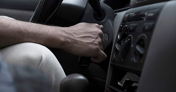 turning_key_to_start_car_575x300