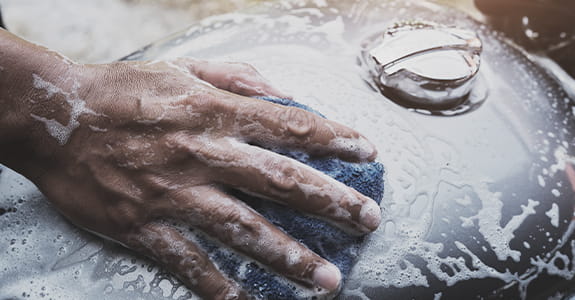 washing_a_motorcycle_575x300