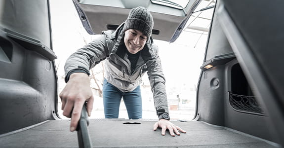 someone_cleaning_car_575x300