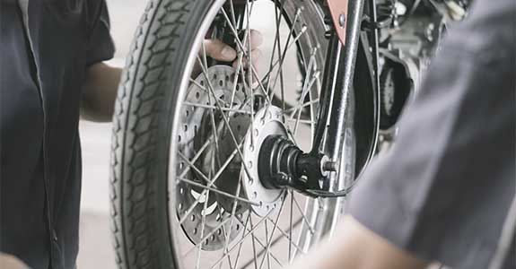 front_tire_and_rim_of_motorcycle_575x300
